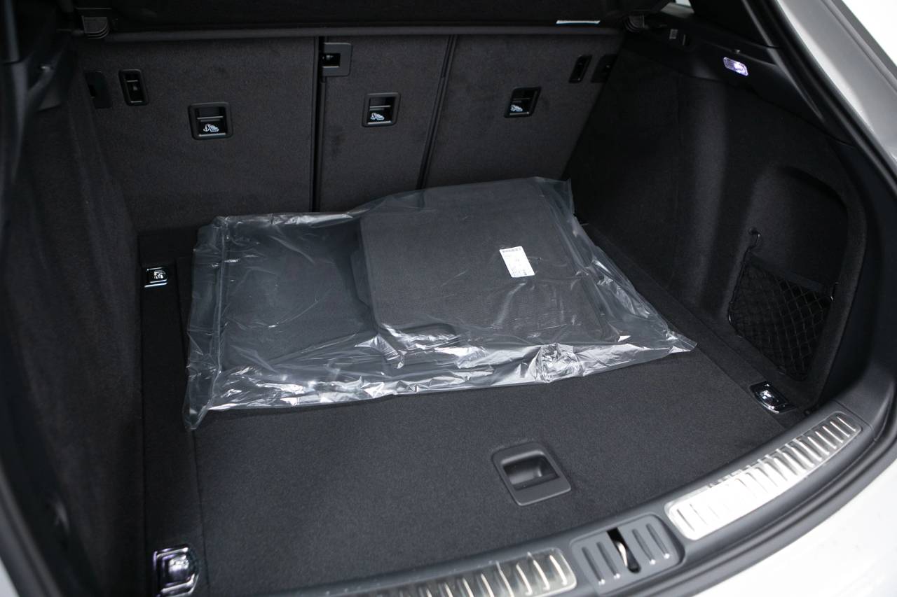 Thumbnail: 2026 Porsche Macan - 39