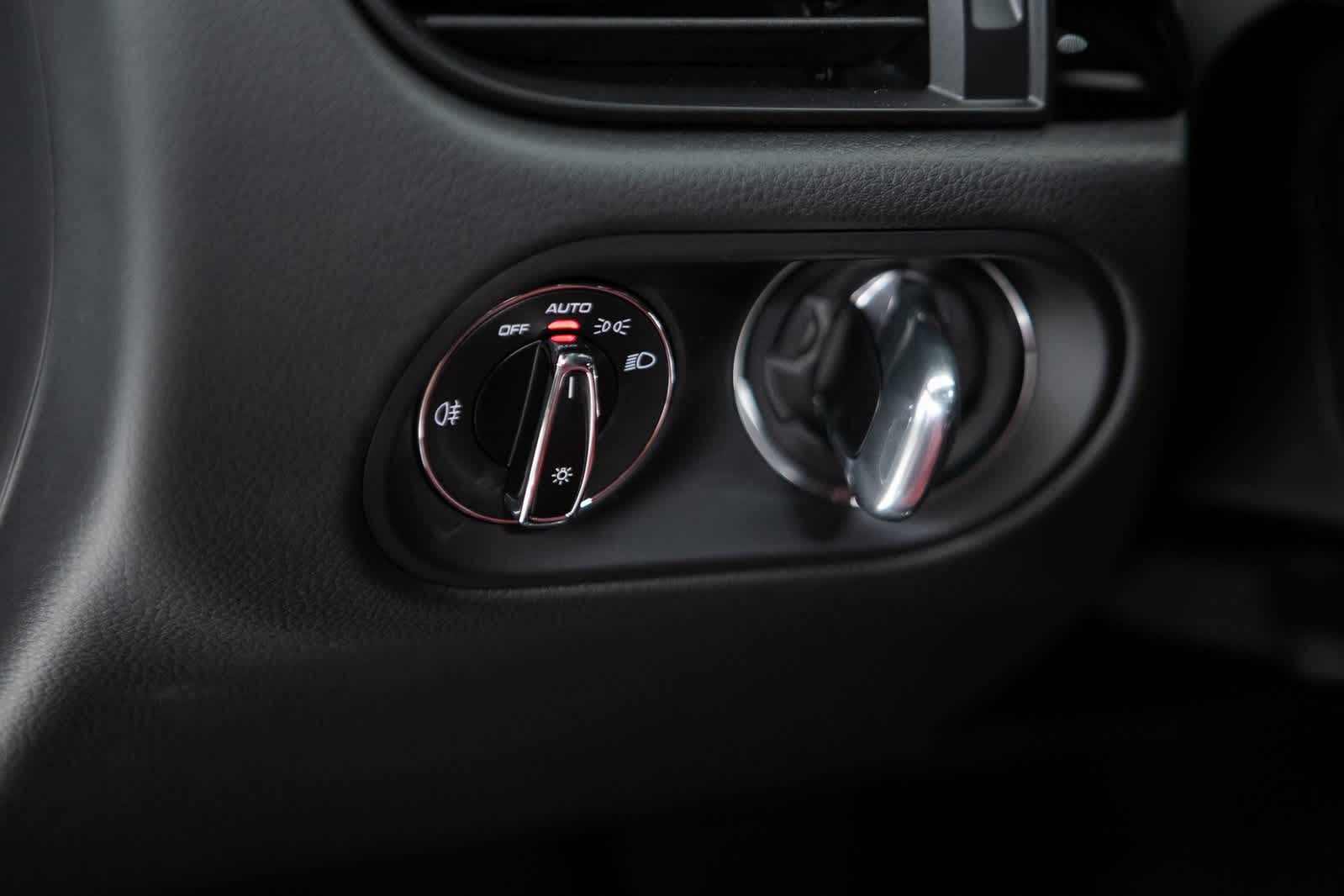 Thumbnail: 2025 Porsche Macan - 20