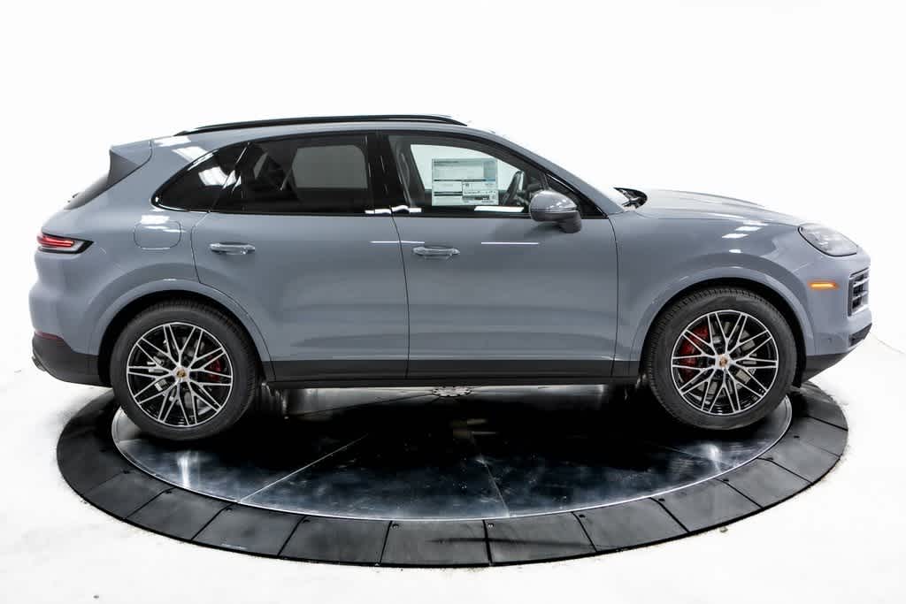Thumbnail: 2025 Porsche Cayenne - 8