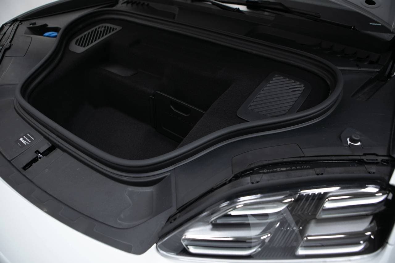 Thumbnail: 2026 Porsche Macan - 37