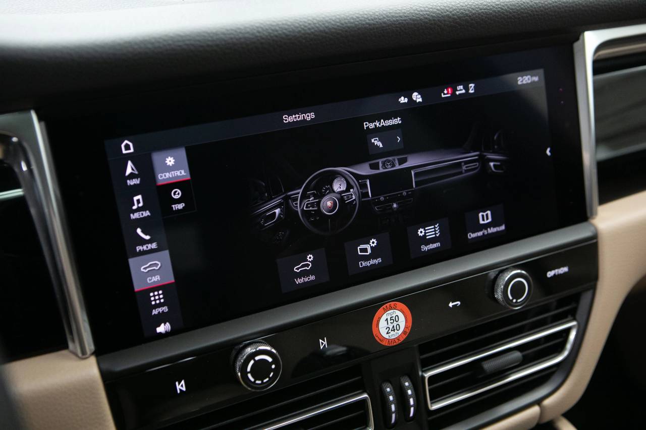 Thumbnail: 2026 Porsche Macan - 22