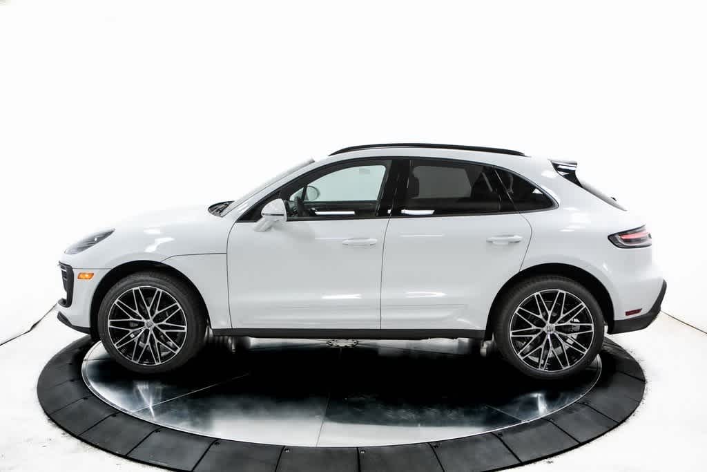 Thumbnail: 2025 Porsche Macan - 2