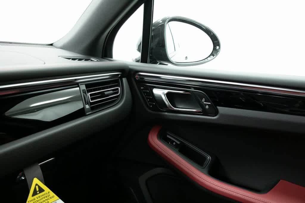 Thumbnail: 2025 Porsche Macan - 25