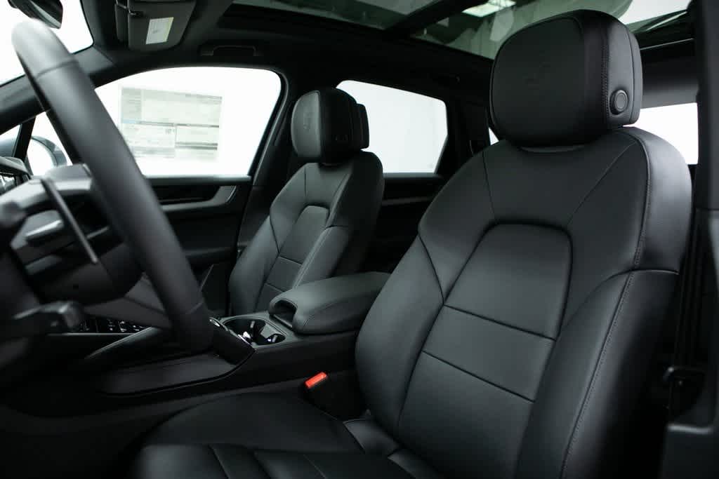 Thumbnail: 2025 Porsche Cayenne - 5