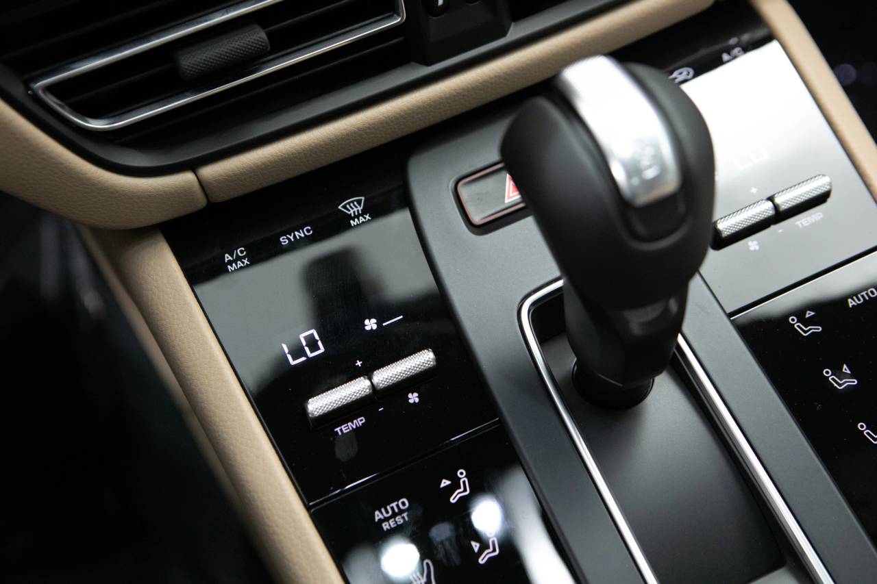 Thumbnail: 2026 Porsche Macan - 29