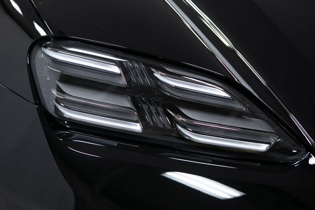 Thumbnail: 2025 Porsche Macan - 18