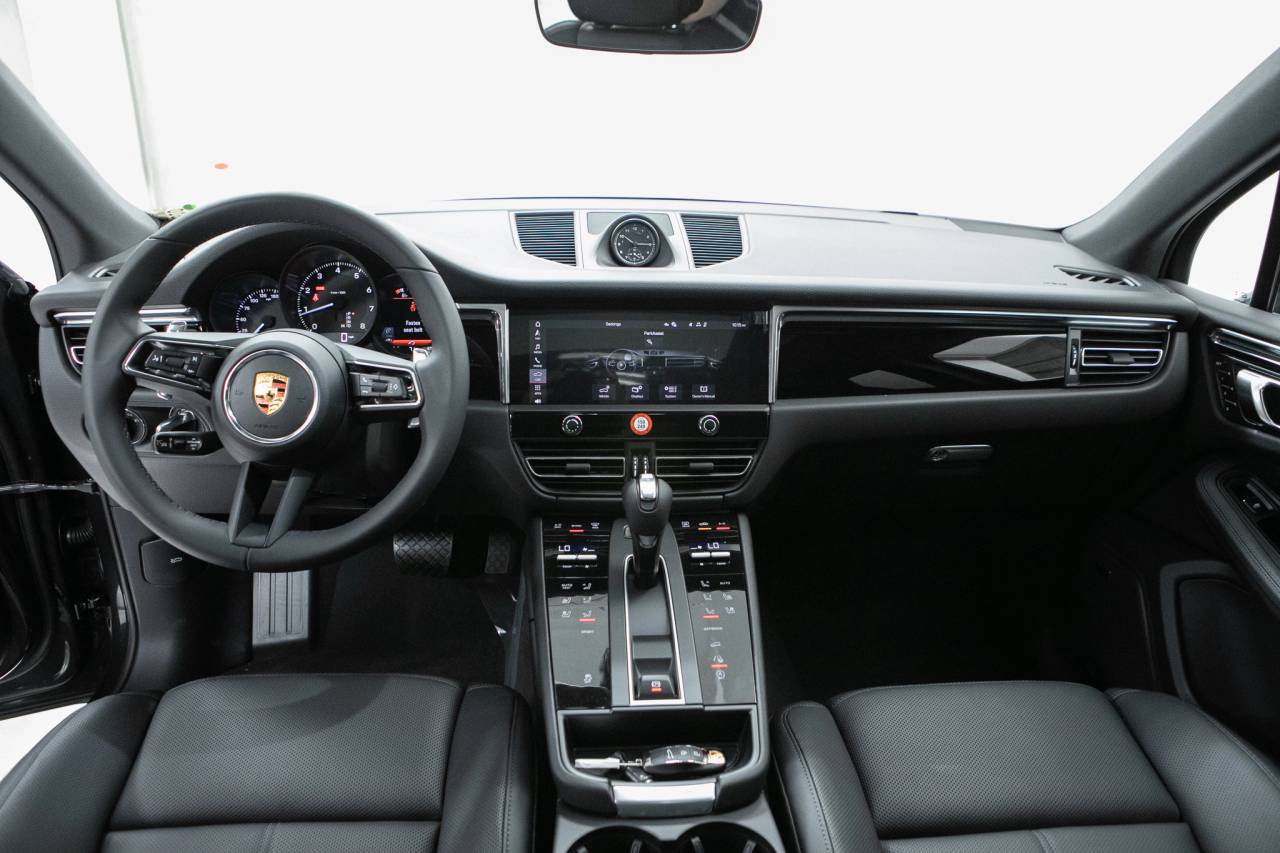 Thumbnail: 2026 Porsche Macan - 19