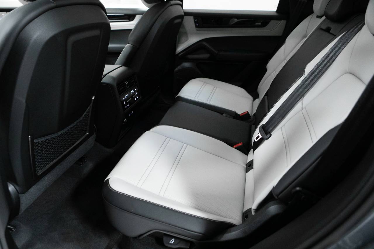 Thumbnail: 2026 Porsche Cayenne - 37