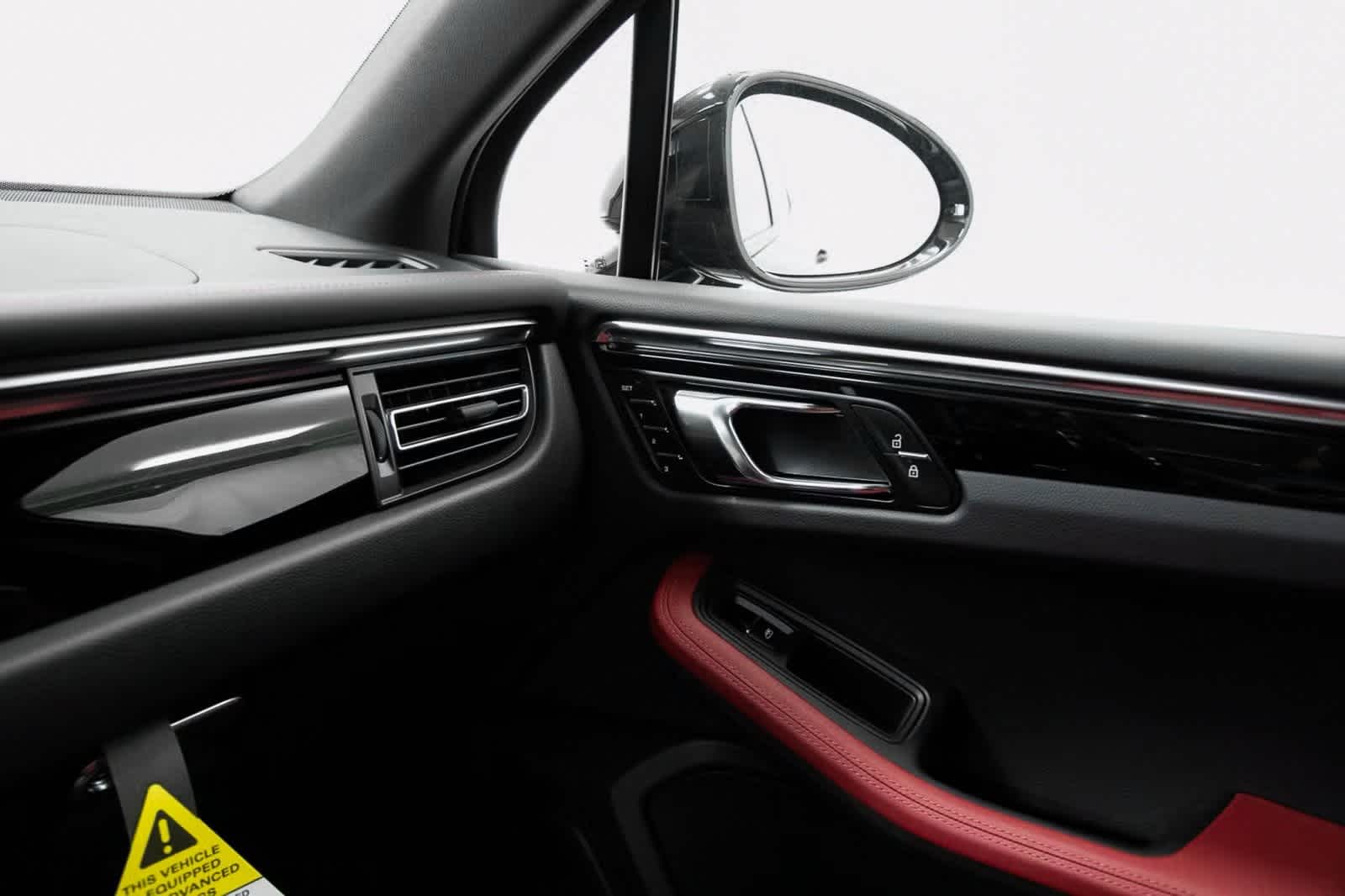 Thumbnail: 2025 Porsche Macan - 26