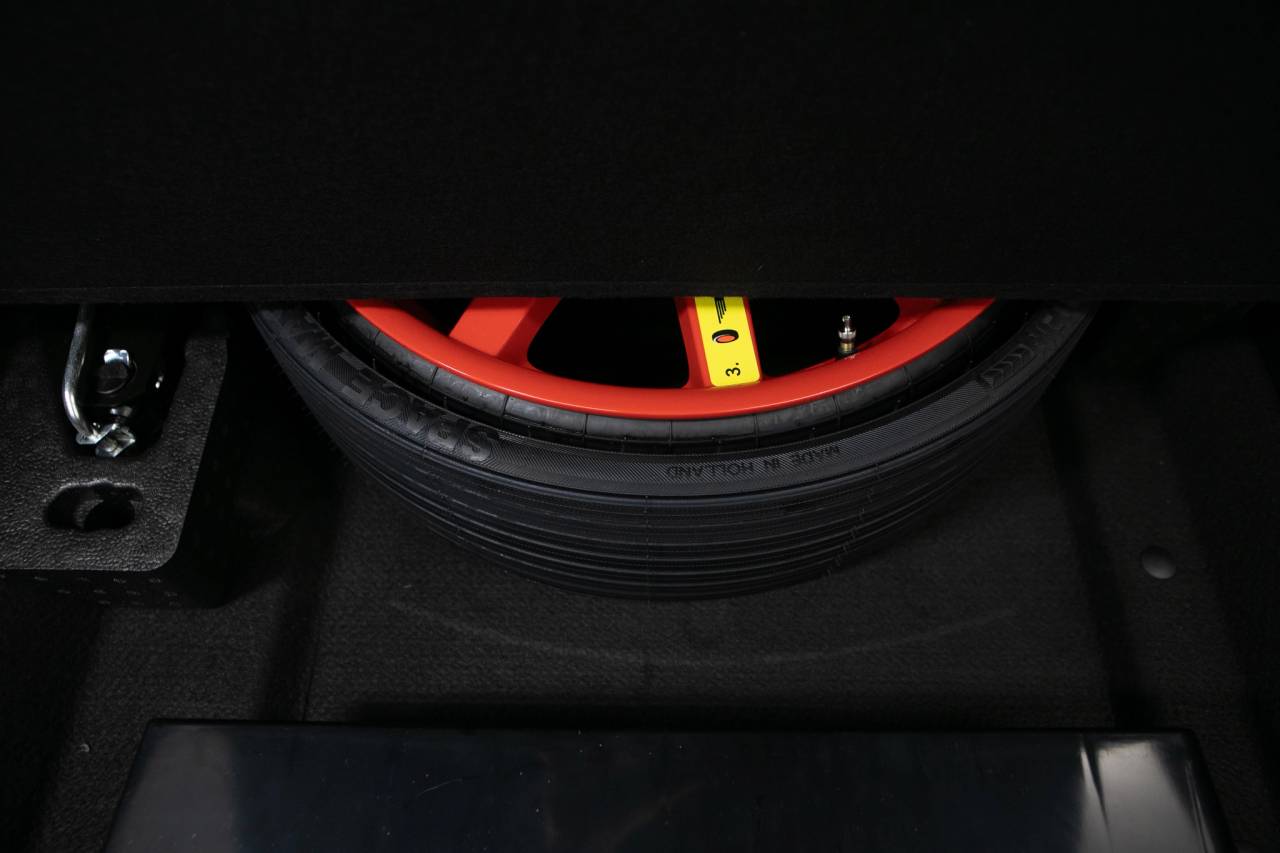 Thumbnail: 2026 Porsche Macan - 40