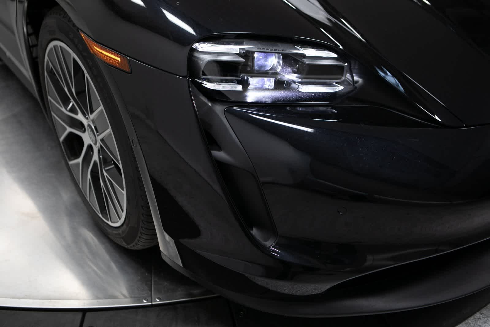 Thumbnail: 2022 Porsche Taycan - 12