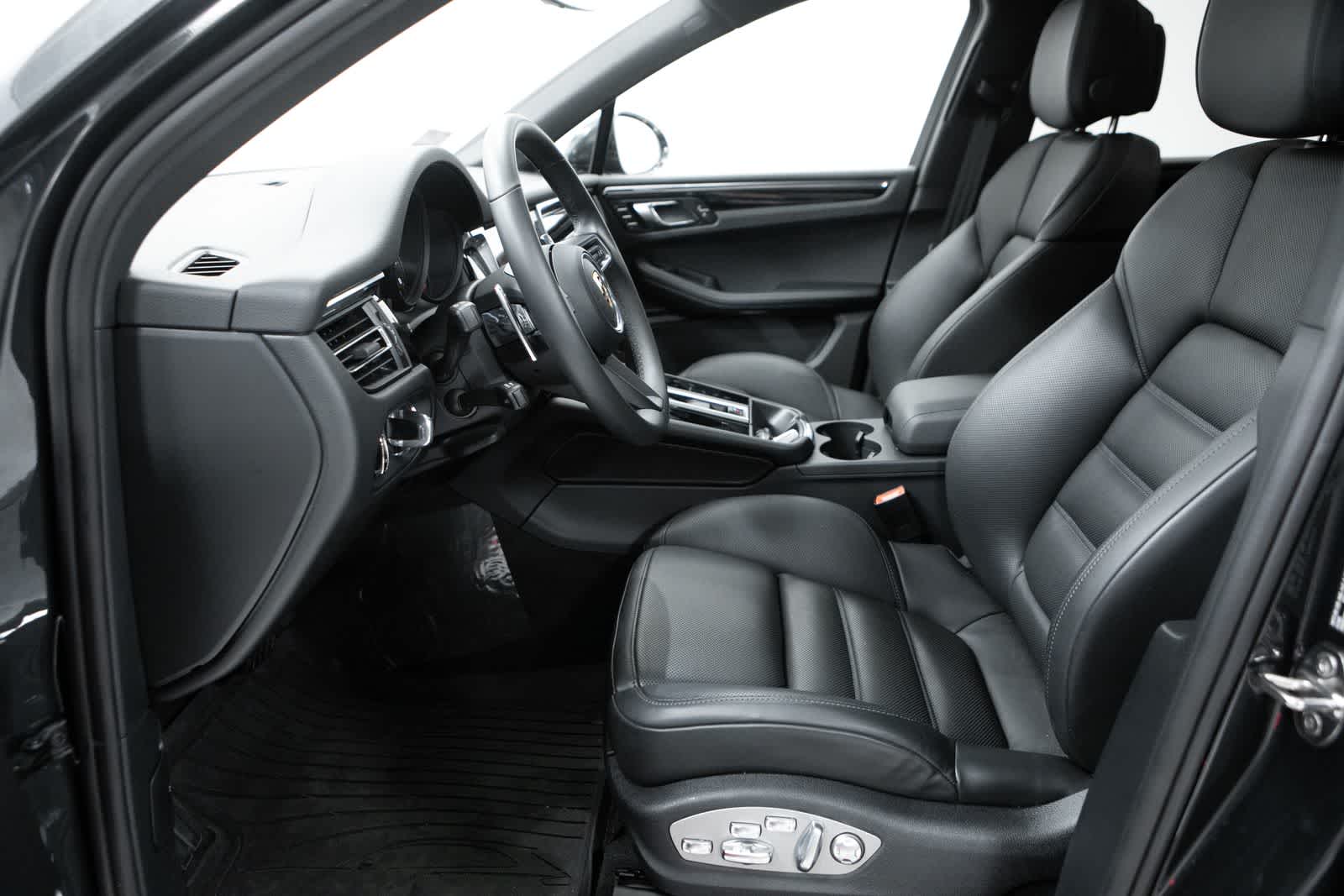 Thumbnail: 2026 Porsche Macan - 23