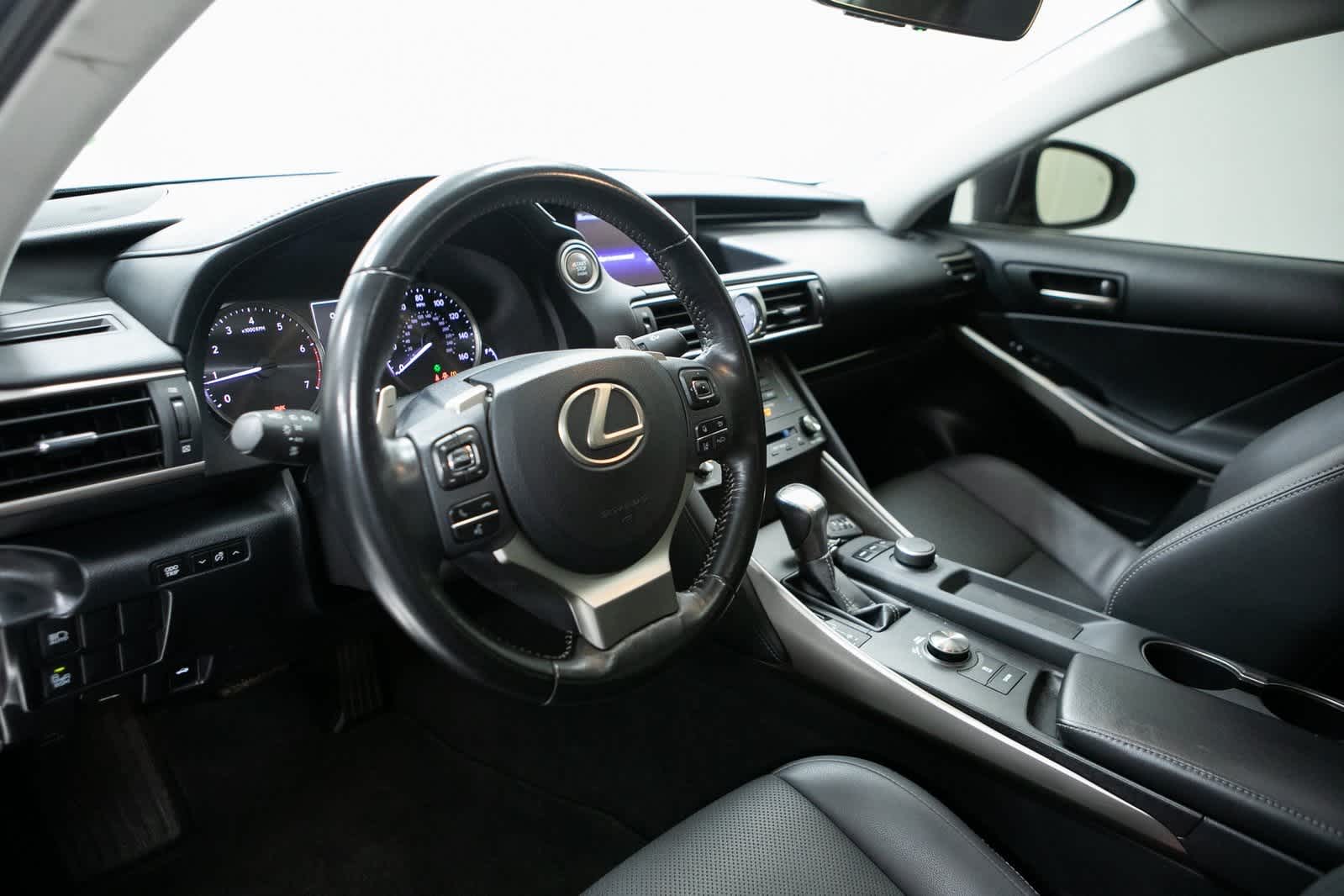 Thumbnail: 2019 Lexus IS - 4