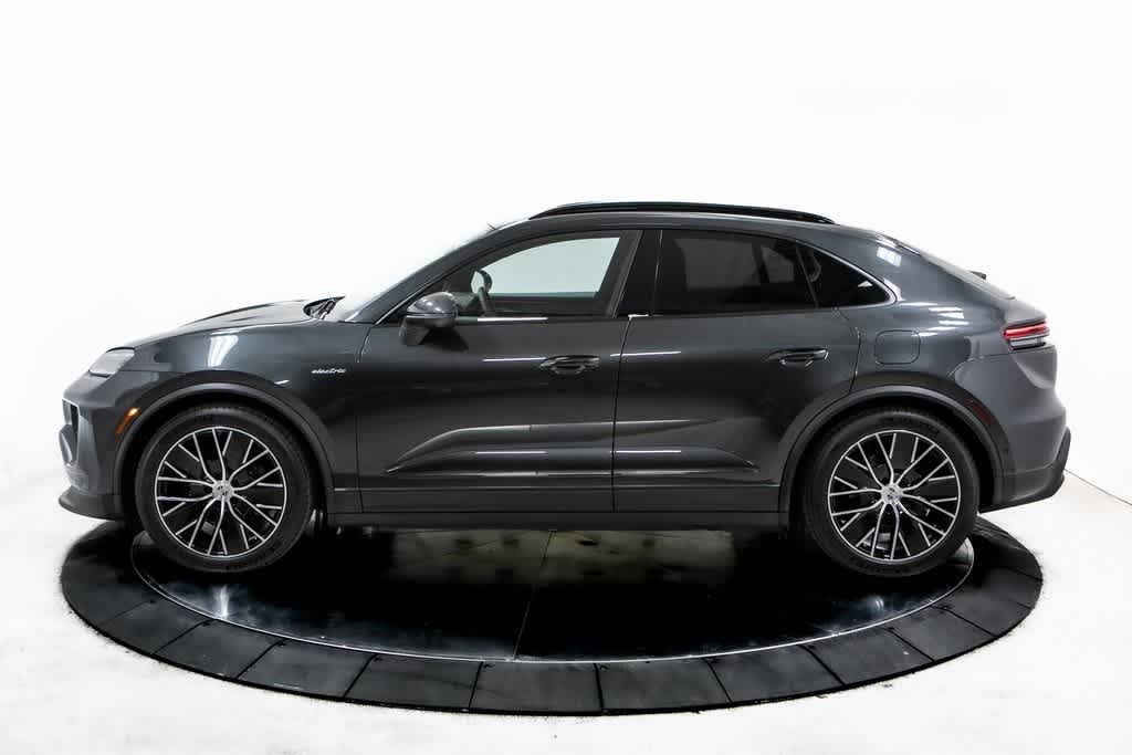Thumbnail: 2025 Porsche Macan - 2