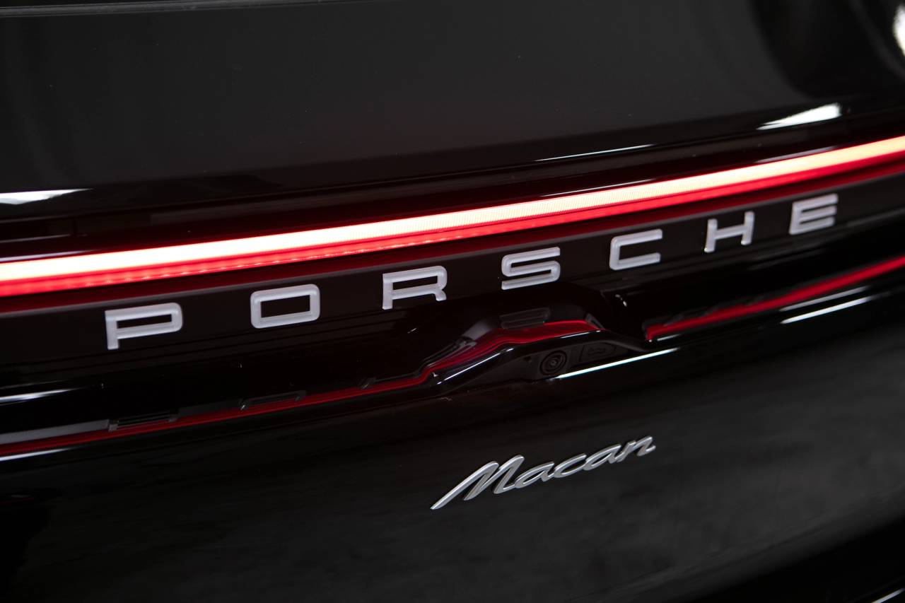 Thumbnail: 2026 Porsche Macan - 15