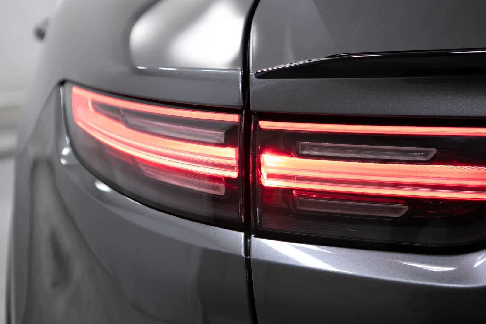 Thumbnail: 2022 Porsche Cayenne - 18