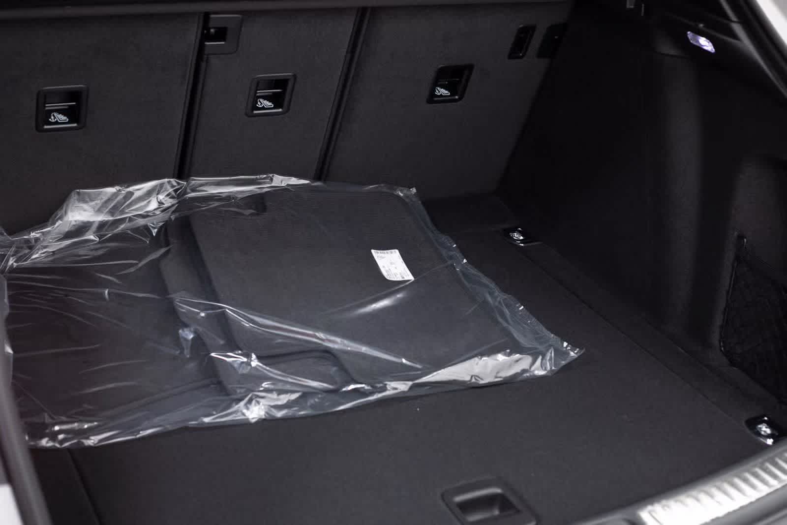 Thumbnail: 2025 Porsche Macan - 32