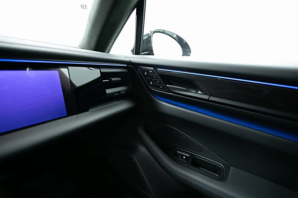 Thumbnail: 2025 Porsche Macan - 34