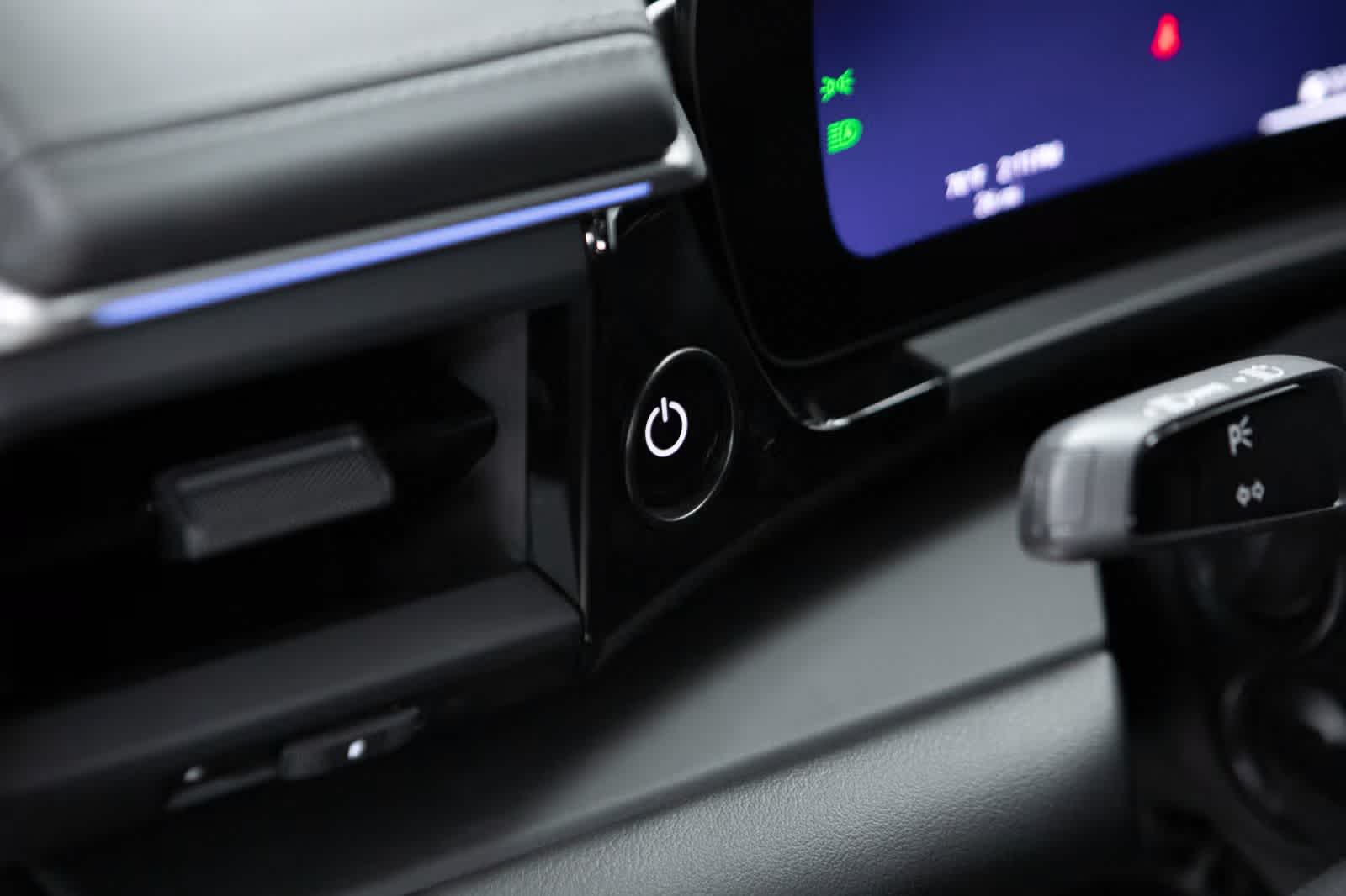 Thumbnail: 2025 Porsche Macan - 27