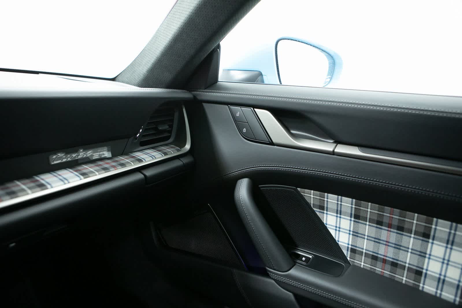 Thumbnail: 2025 Porsche 911 - 25