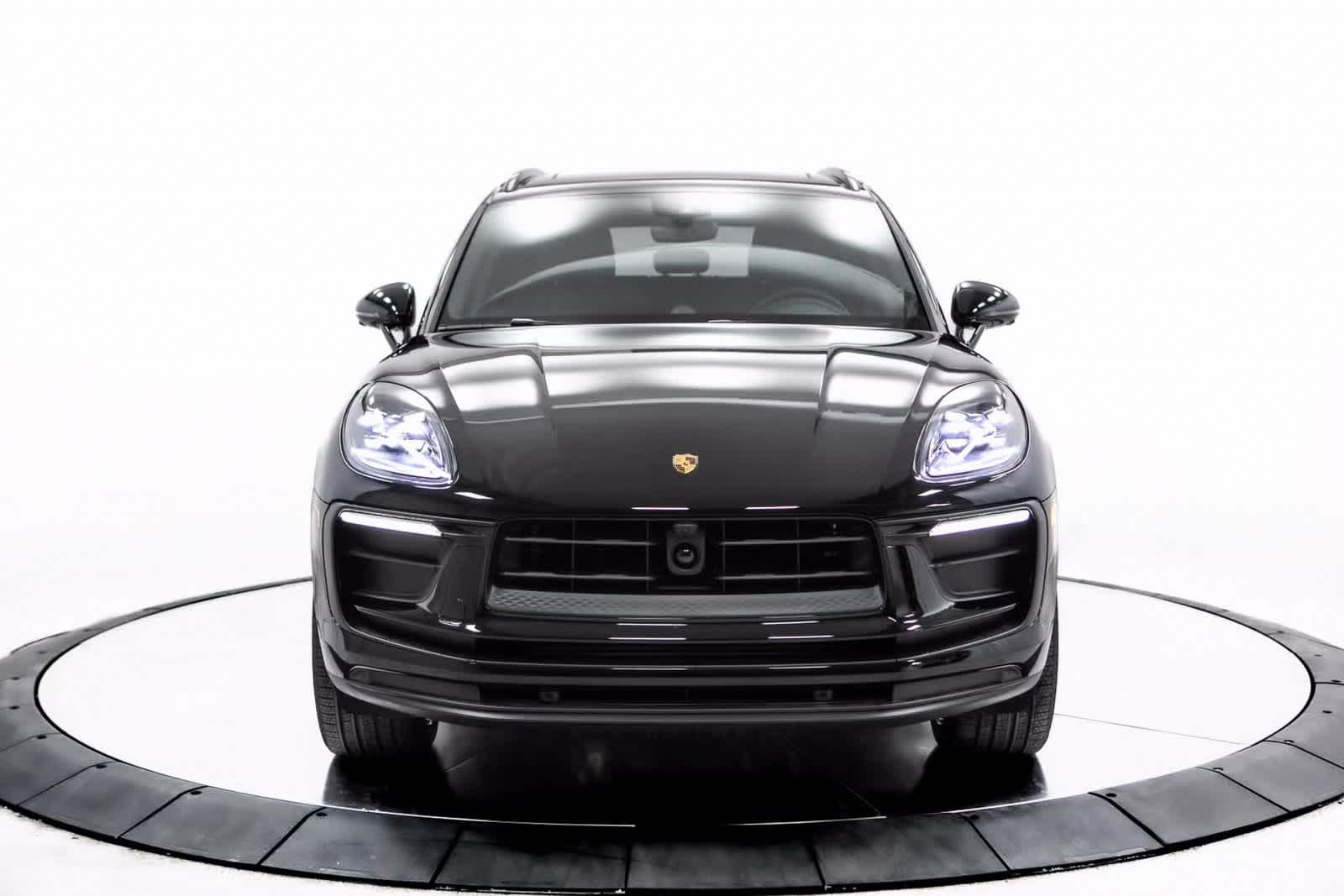 Thumbnail: 2025 Porsche Macan - 10