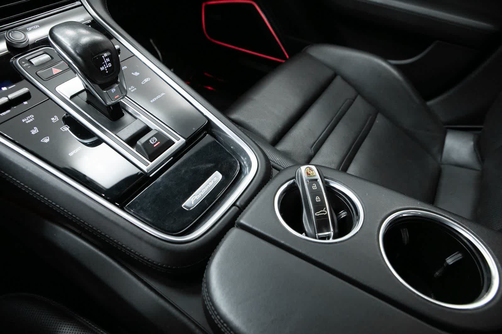 Thumbnail: 2022 Porsche Panamera - 23