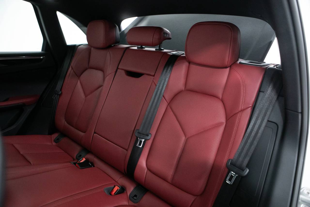 Thumbnail: 2026 Porsche Macan - 37