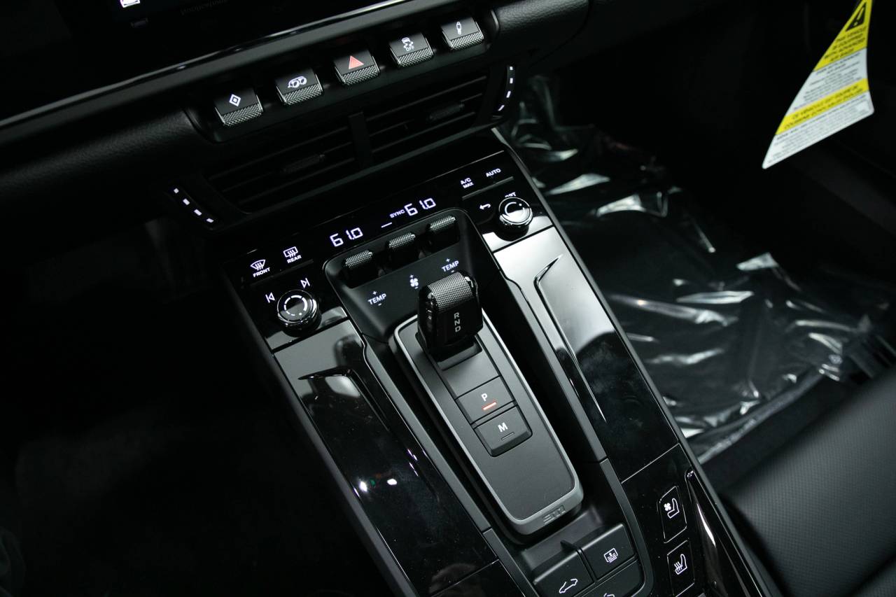 Thumbnail: 2025 Porsche 911 - 32