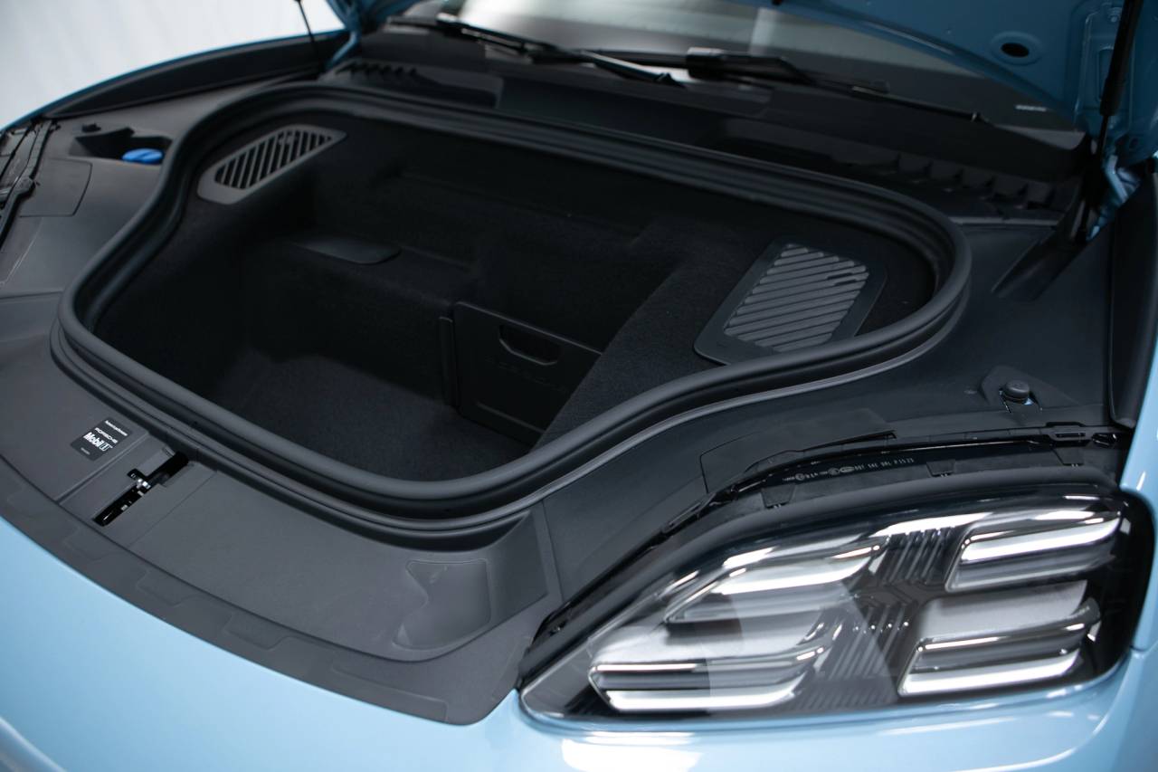 Thumbnail: 2026 Porsche Macan - 39