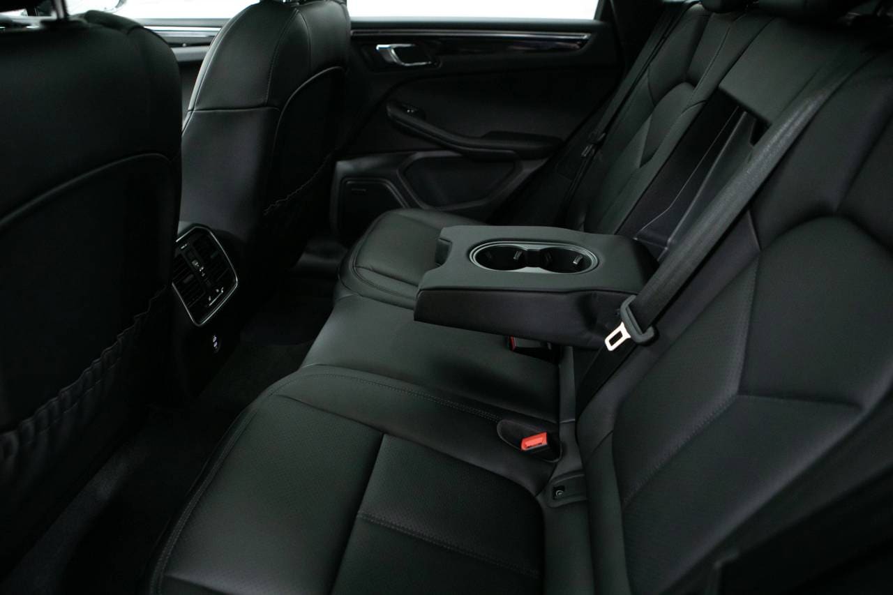 Thumbnail: 2026 Porsche Macan - 35