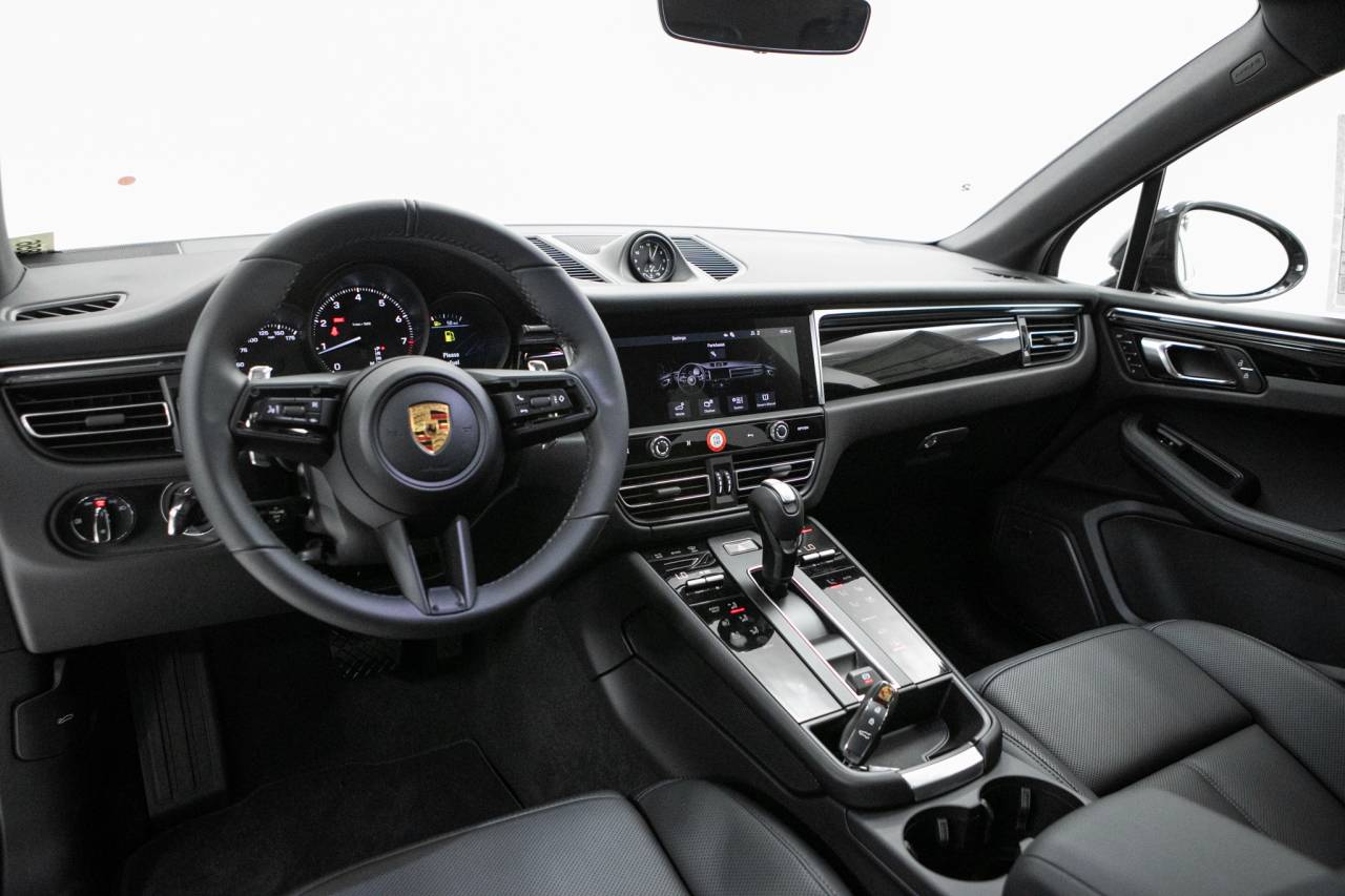 Thumbnail: 2026 Porsche Macan - 19