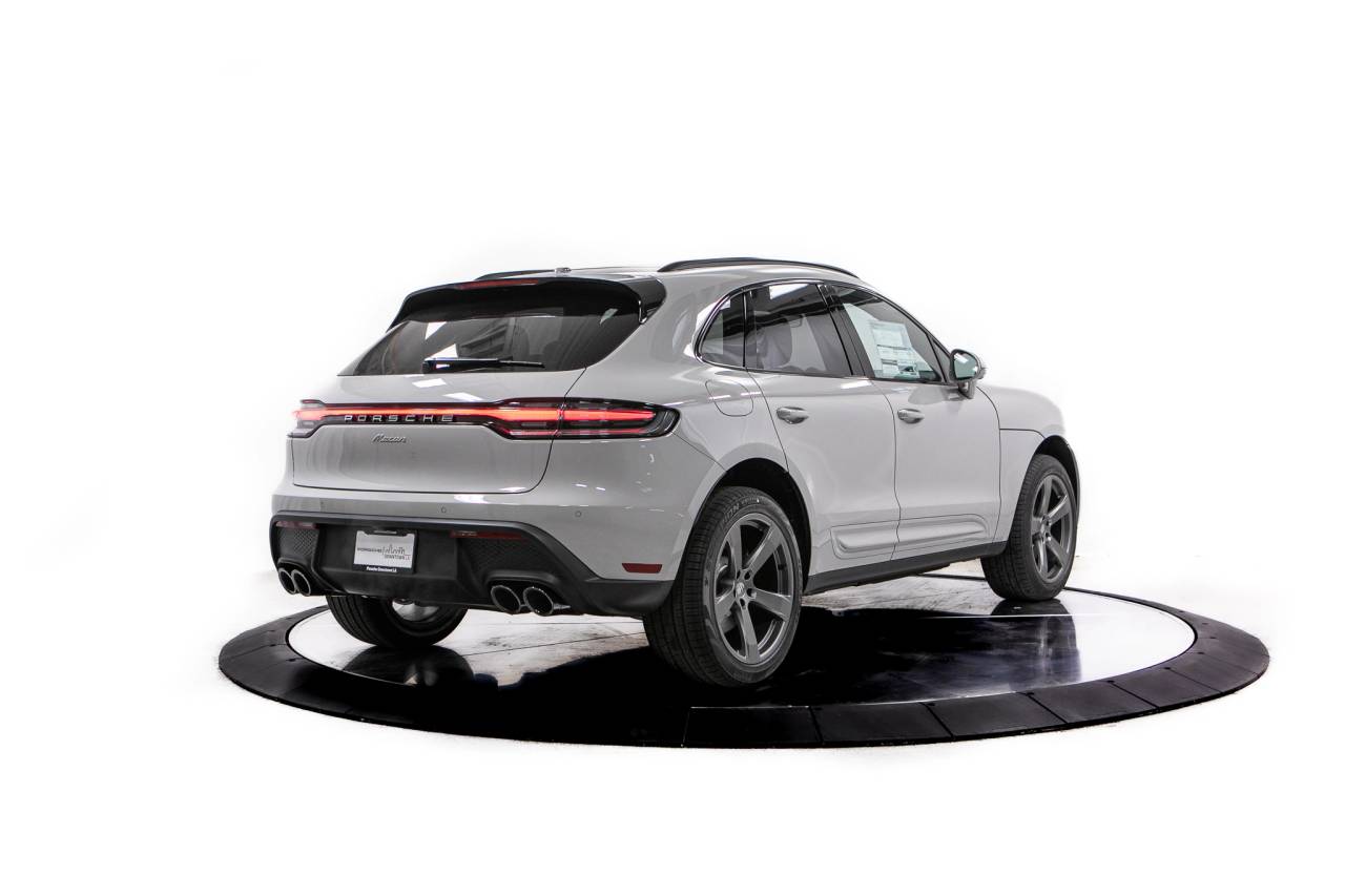 Thumbnail: 2026 Porsche Macan - 7