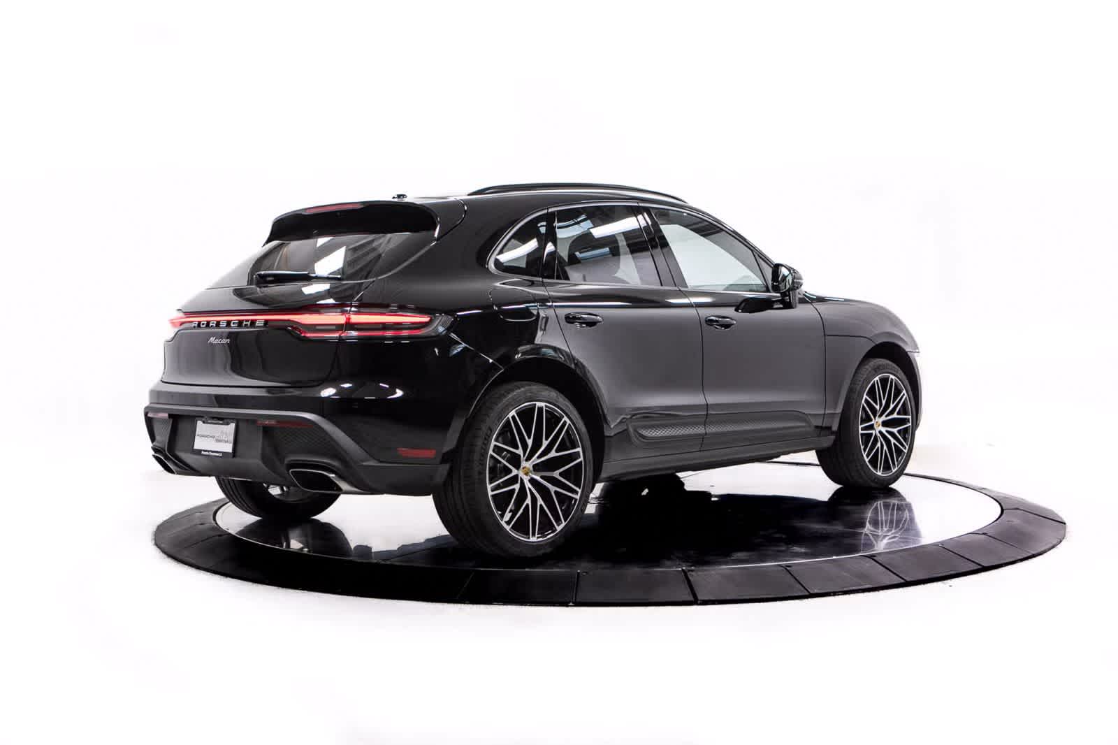 Thumbnail: 2026 Porsche Macan - 7