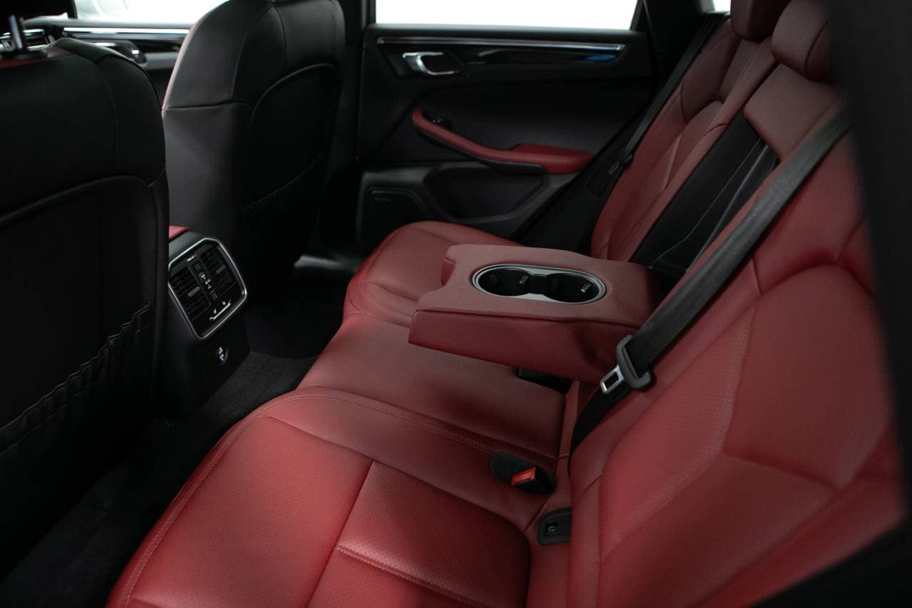 Thumbnail: 2025 Porsche Macan - 36