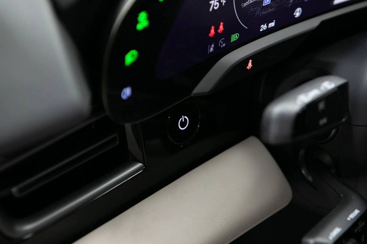 Thumbnail: 2026 Porsche Taycan - 27