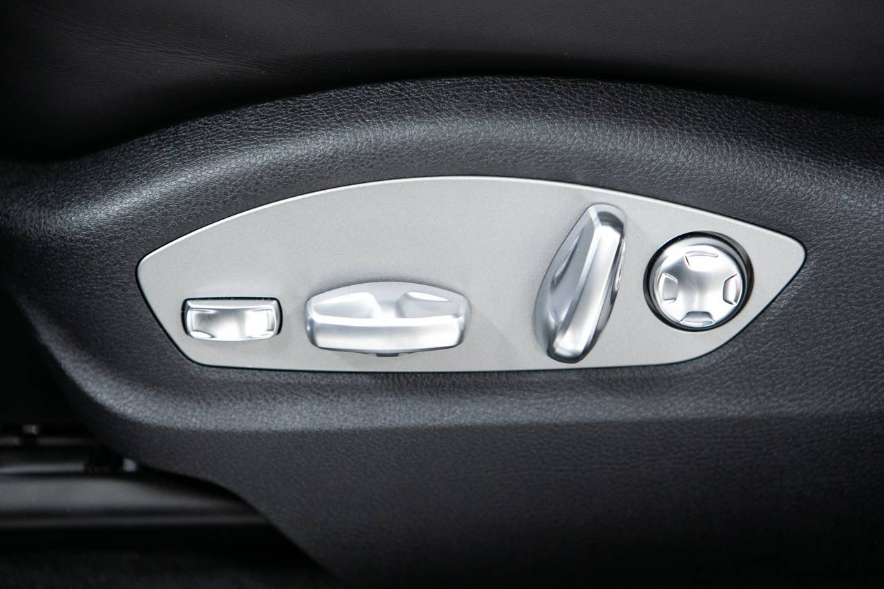 Thumbnail: 2025 Porsche Macan - 24