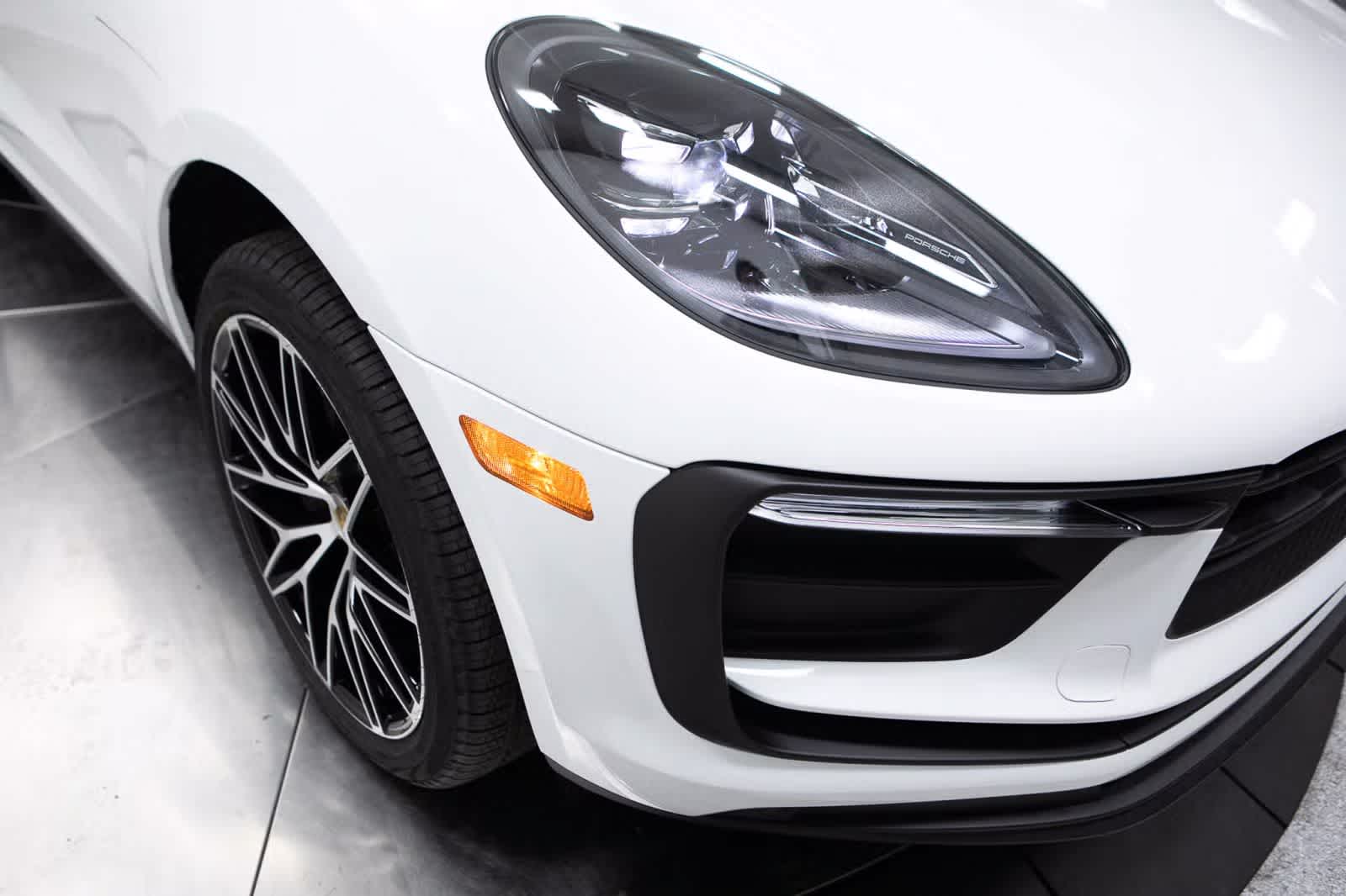 Thumbnail: 2026 Porsche Macan - 12