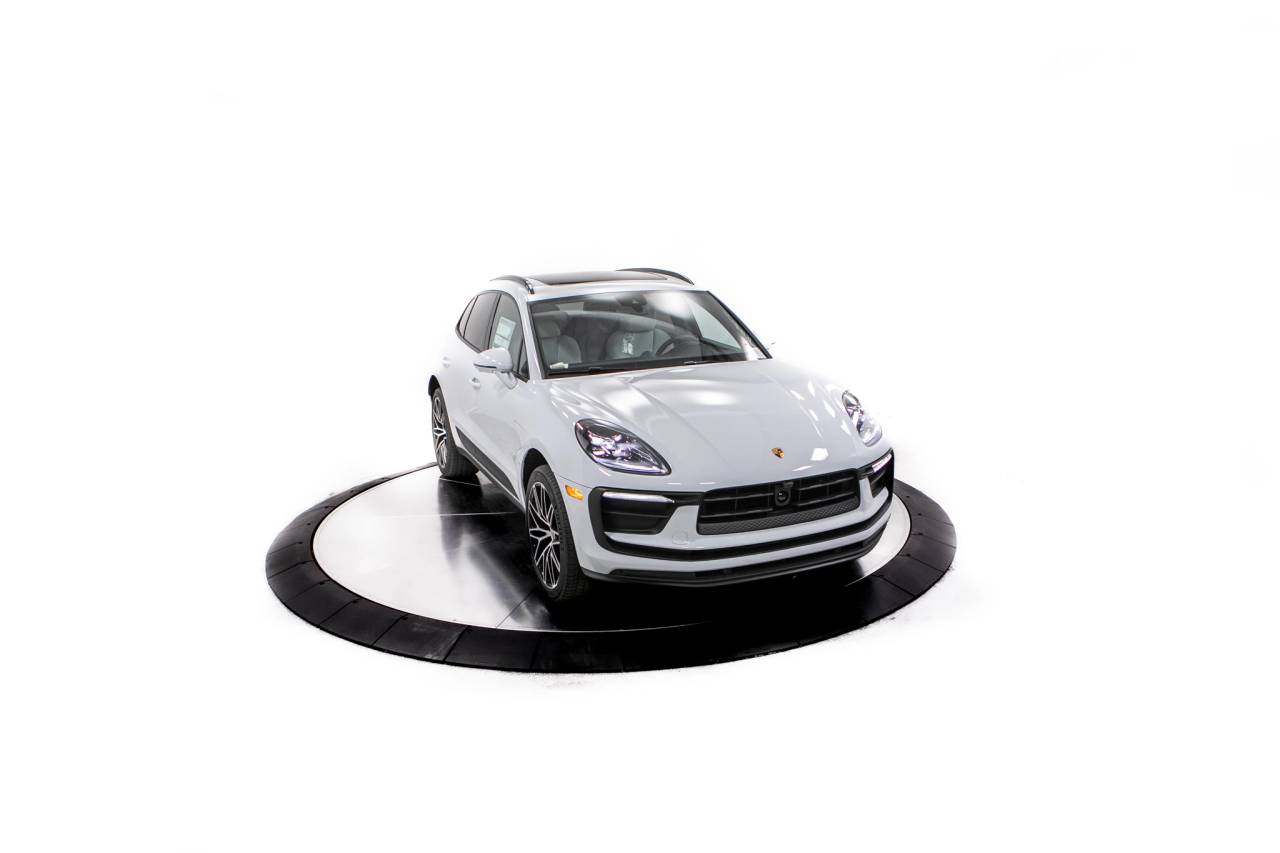 Thumbnail: 2026 Porsche Macan - 19