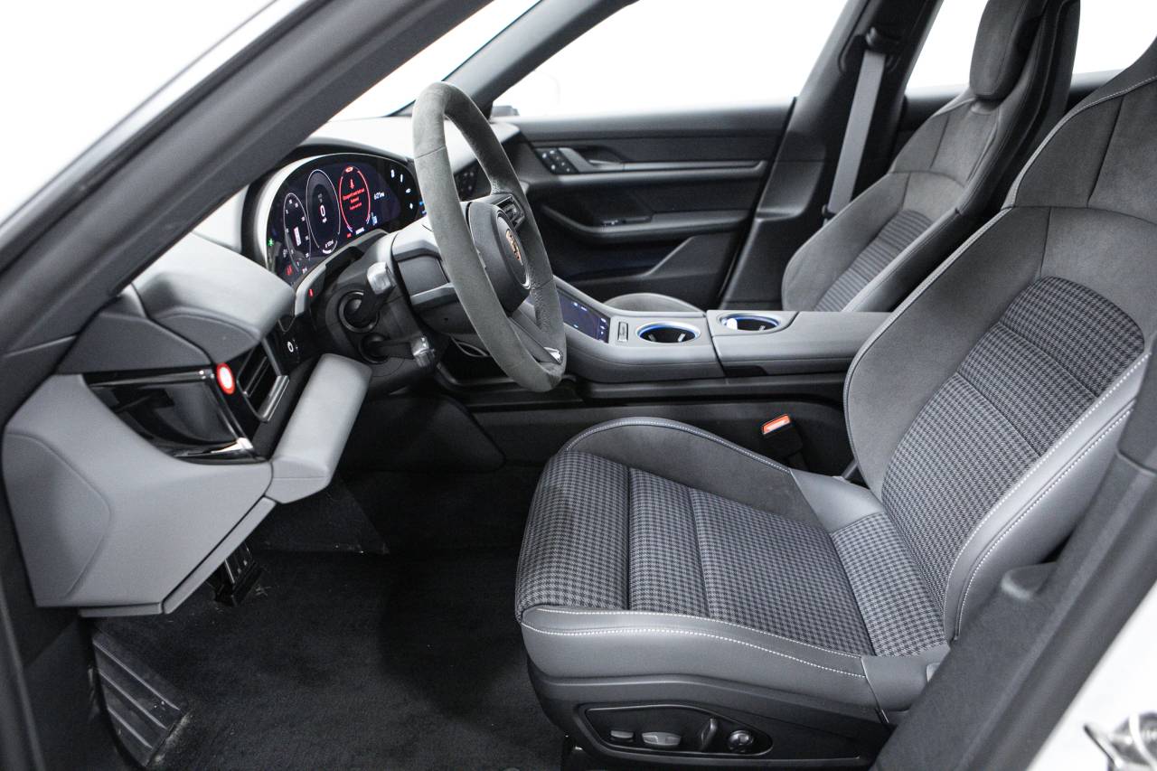 Thumbnail: 2026 Porsche Taycan - 23