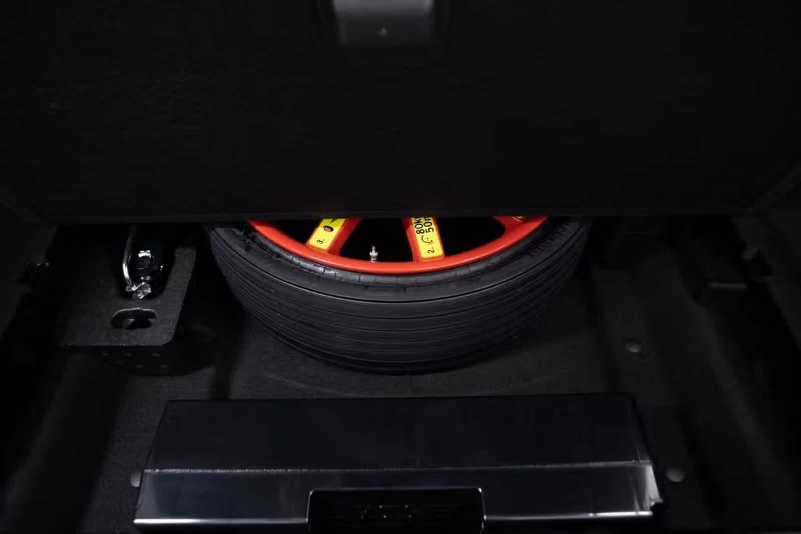 Thumbnail: 2025 Porsche Macan - 32