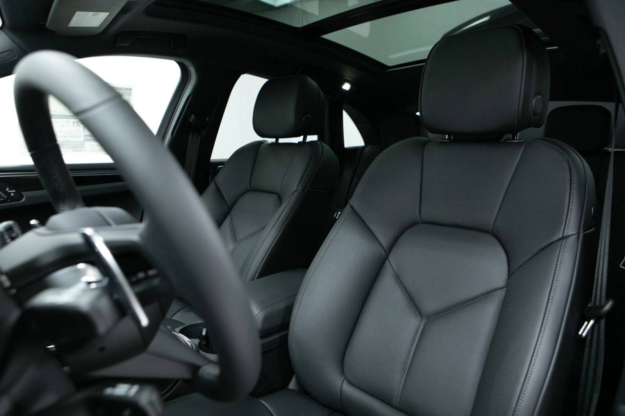 Thumbnail: 2026 Porsche Macan - 5