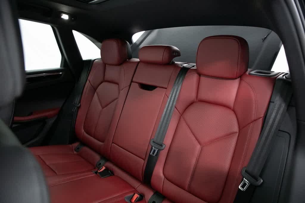 Thumbnail: 2025 Porsche Macan - 31