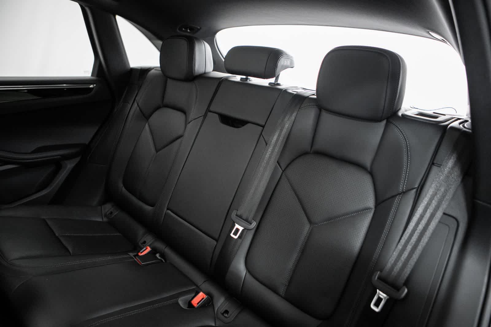 Thumbnail: 2026 Porsche Macan - 37