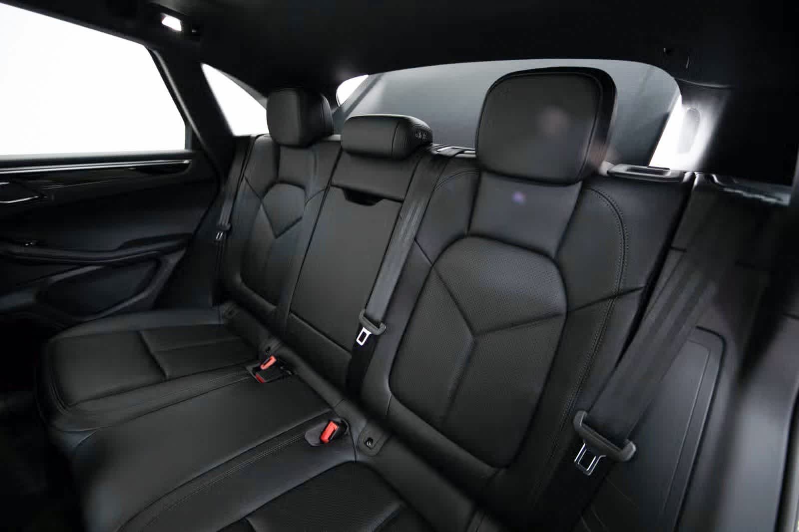 Thumbnail: 2025 Porsche Macan - 30