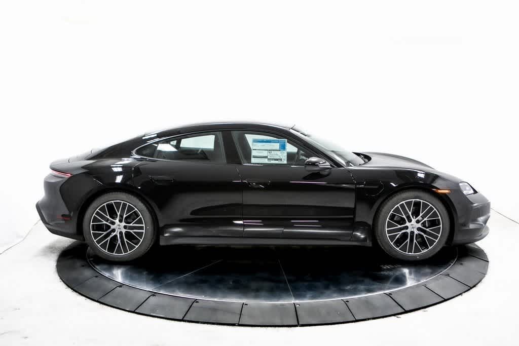 Thumbnail: 2025 Porsche Taycan - 8