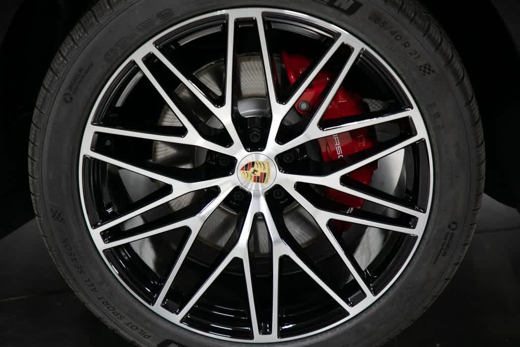 Thumbnail: 2025 Porsche Macan - 11