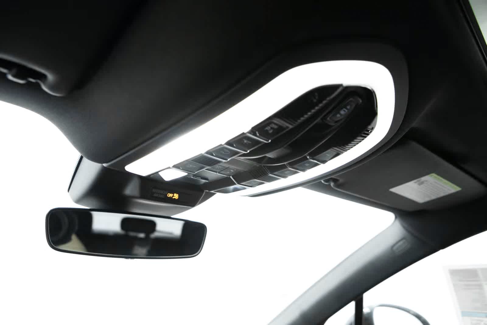 Thumbnail: 2026 Porsche Macan - 30