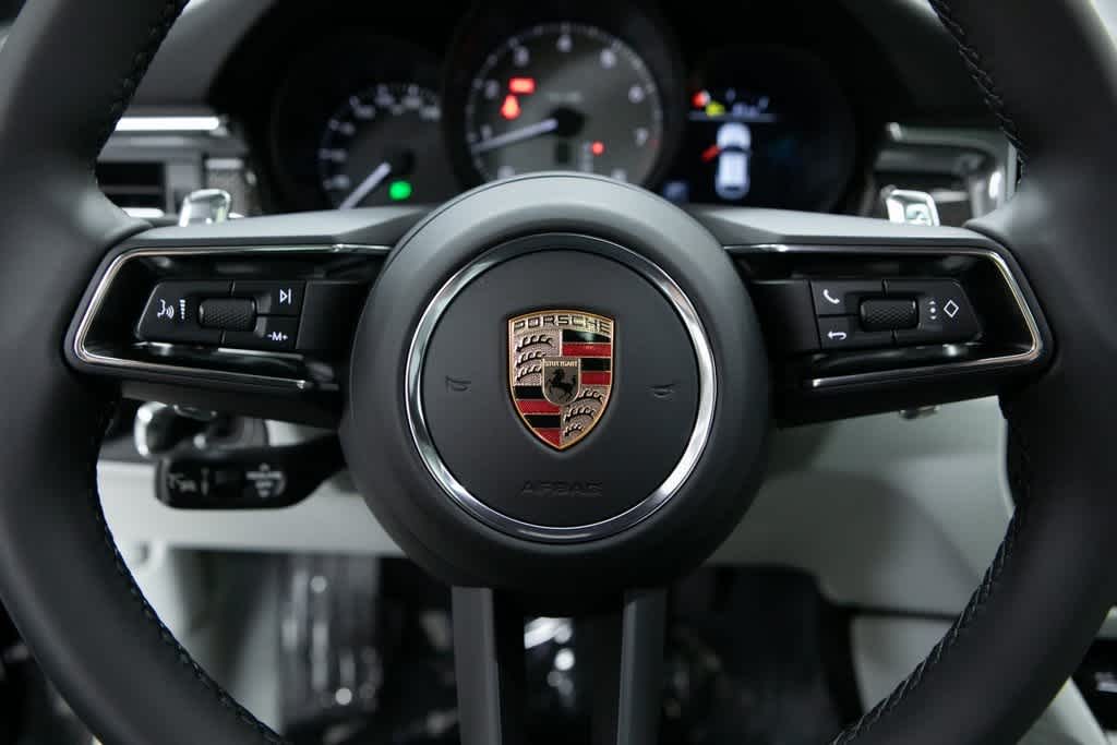 Thumbnail: 2025 Porsche Macan - 14
