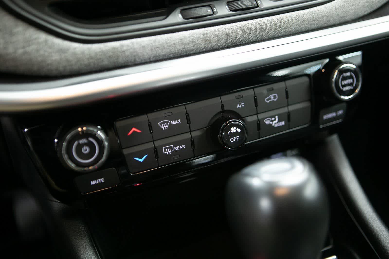 Thumbnail: 2023 Jeep Compass - 20