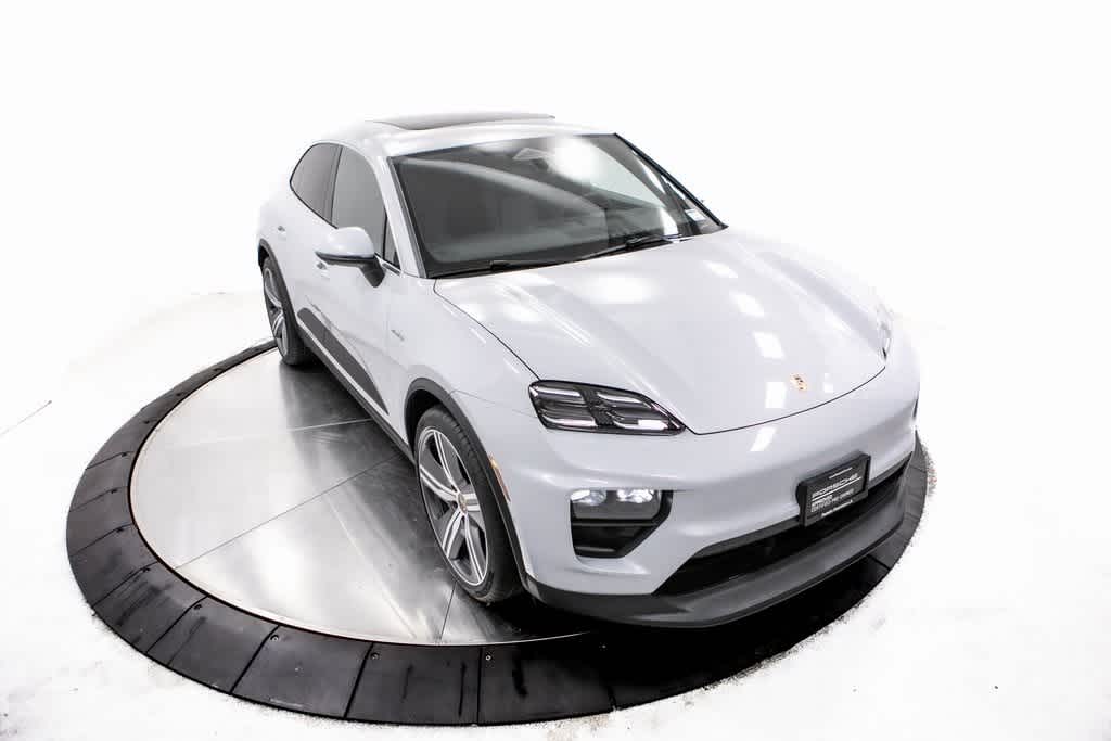 Thumbnail: 2025 Porsche Macan - 38